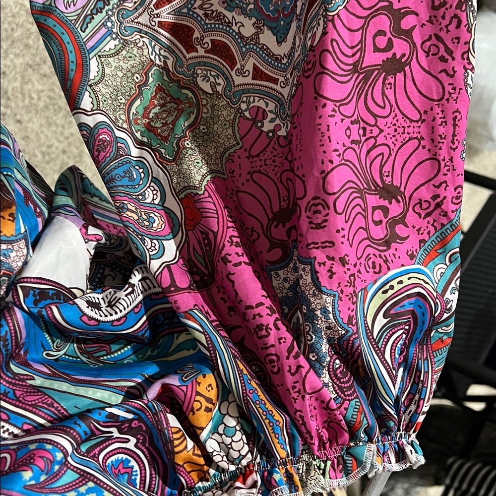 💲2💲if BUNDLED 3 or more $2 itemVibrant Paisley Blouse Elastic Neckline C100 - Picture 6 of 10